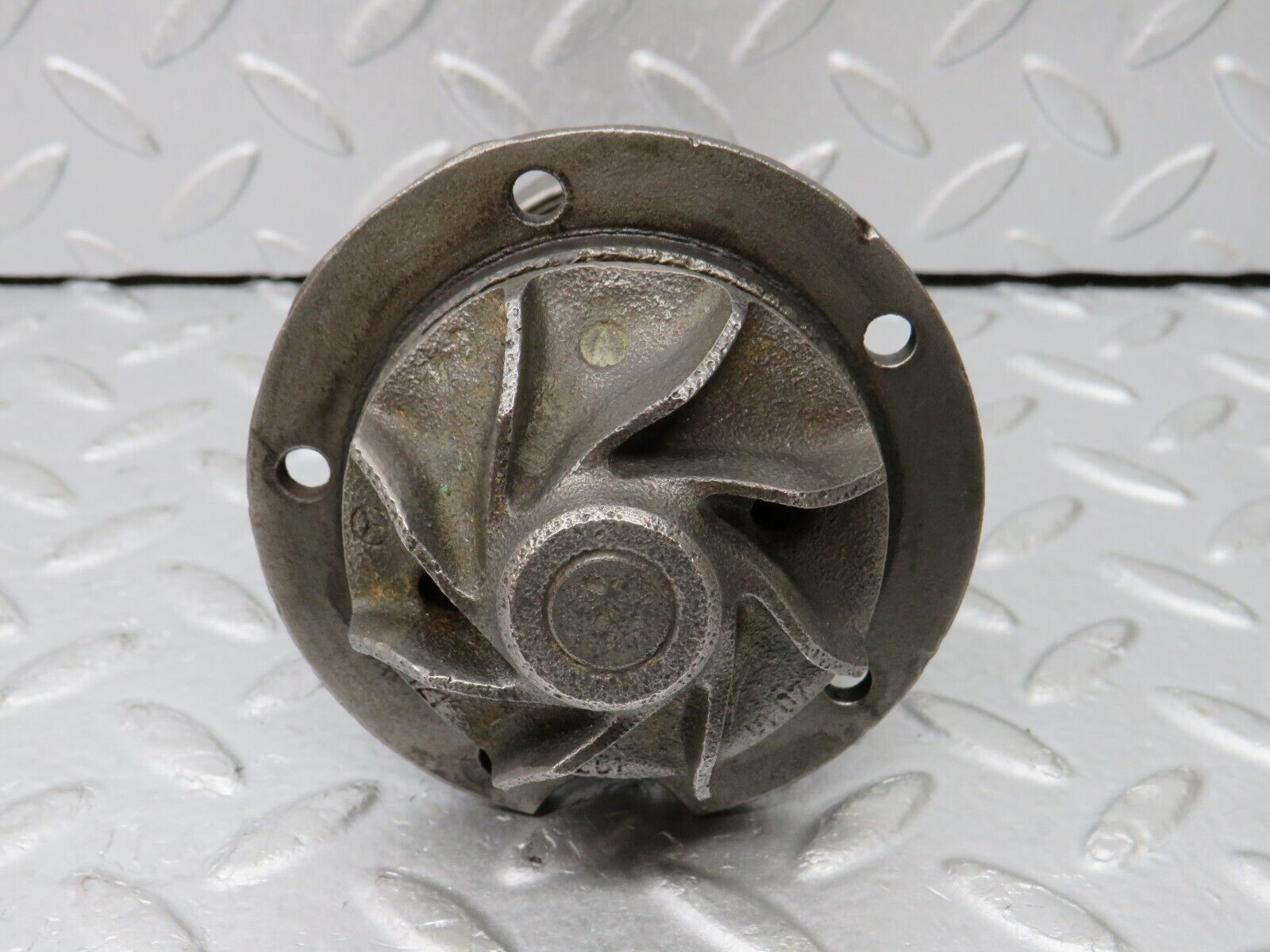 35903 Mercedes-Benz 240D OM616.912 Water Pump 115201