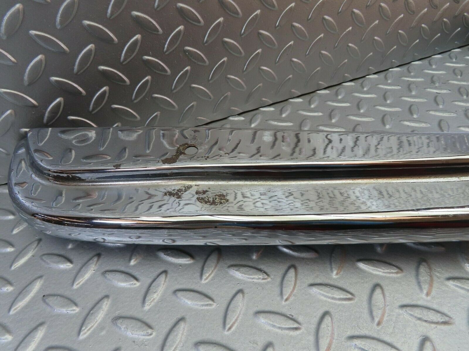 10607 Mercedes-Benz W108 Front Right Upper Bumper Corner