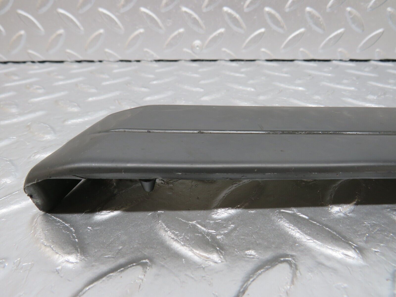 33994 Mercedes-Benz W124 260E Front Right Fender Wing Lower Moulding Trim