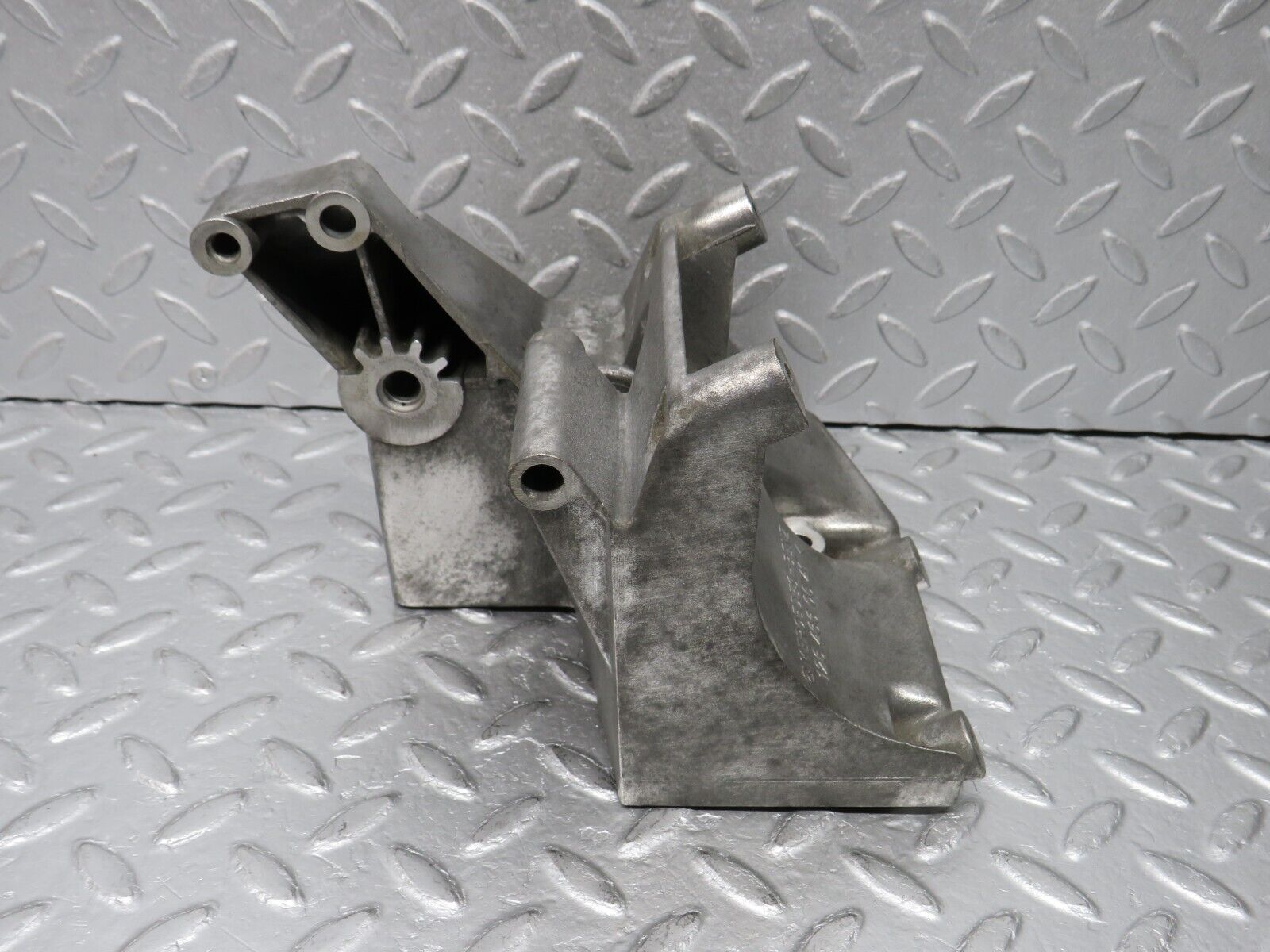 38814 Mercedes-Benz W201 190E 2.6L Power Steering Pump Bracket 1264660641