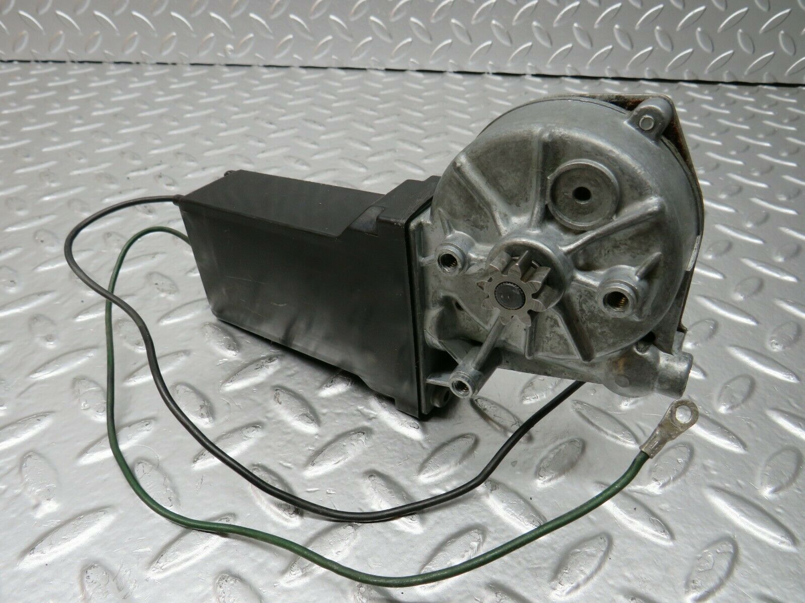 24560 Mercedes-Benz W108 Window Regulator Motor Rear Left 0132001101