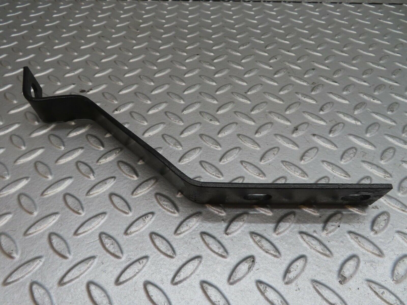 13882 Mercedes-Benz C107 280SLC Front Bumper Bracket