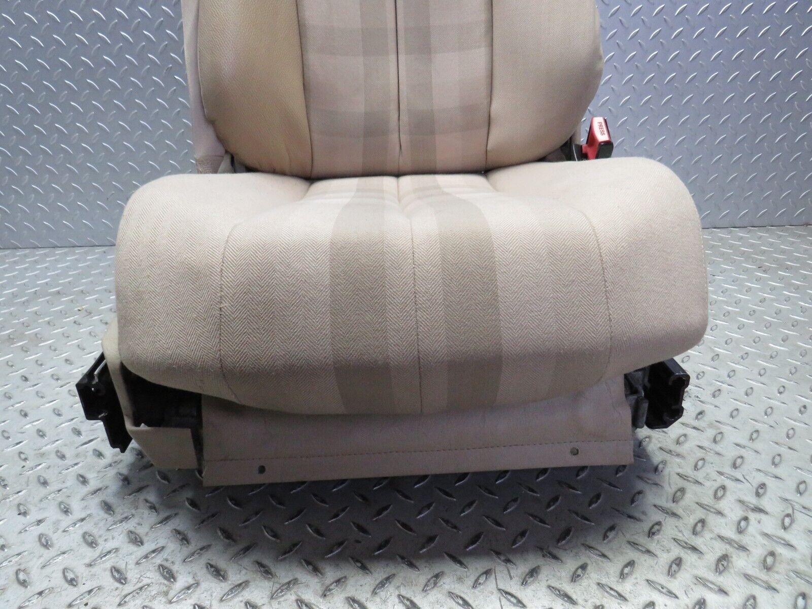 38319 Mercedes-Benz R129 280SL Coupe Electric Front Right Seat Beige
