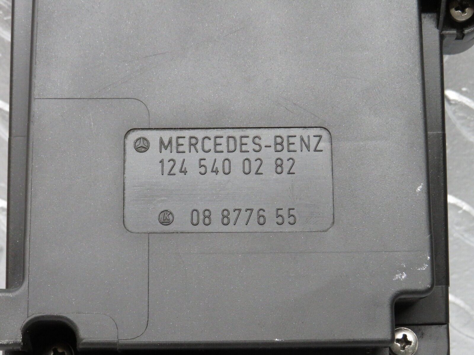 30353 Mercedes-Benz W124 230E Fuse Box Cover Lid 1245400282 1245400182