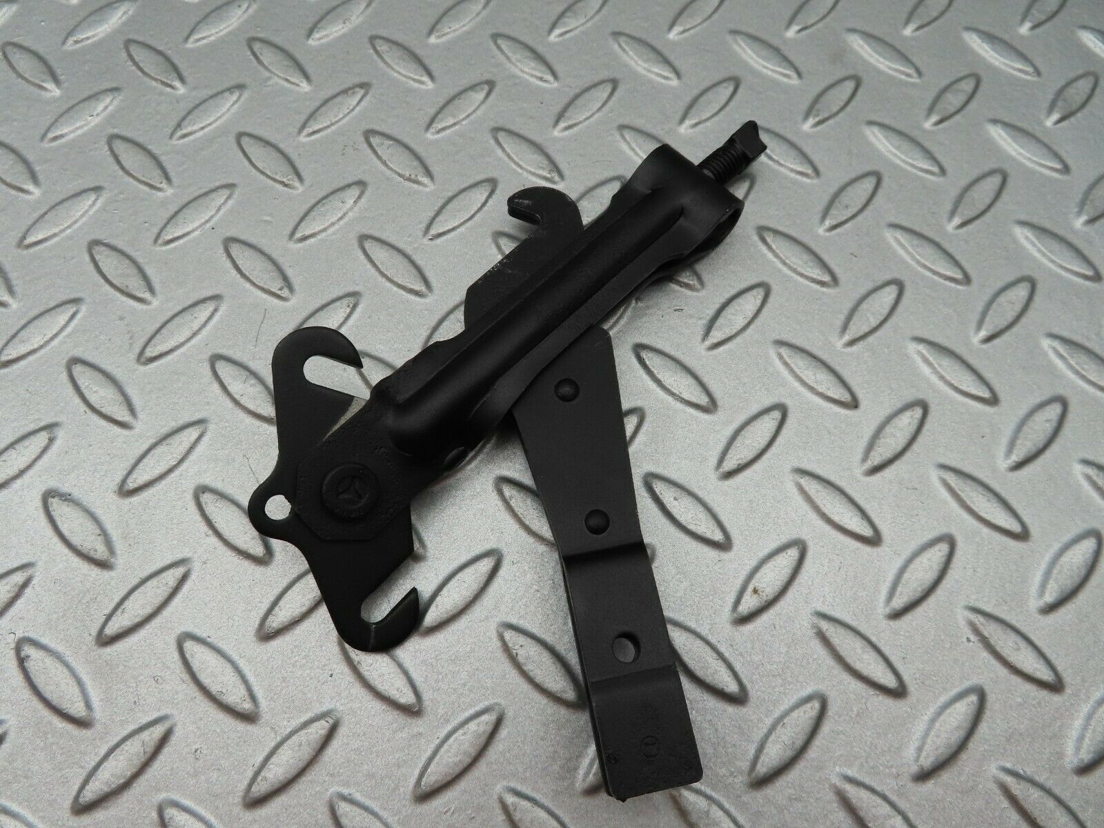 3847 Mercedes-Benz S123 200T Wagon Handbrake Adjusting Handbrake Regulator