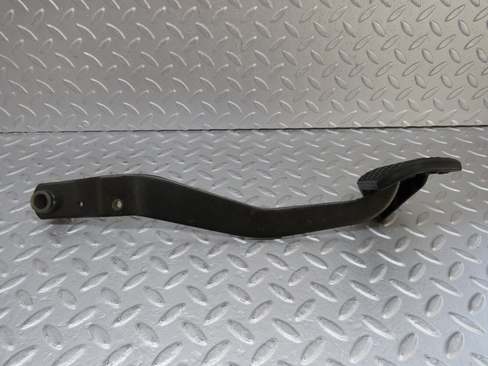 36162 Mercedes-Benz W126 420SE Brake Pedal With Rubber 1232910082