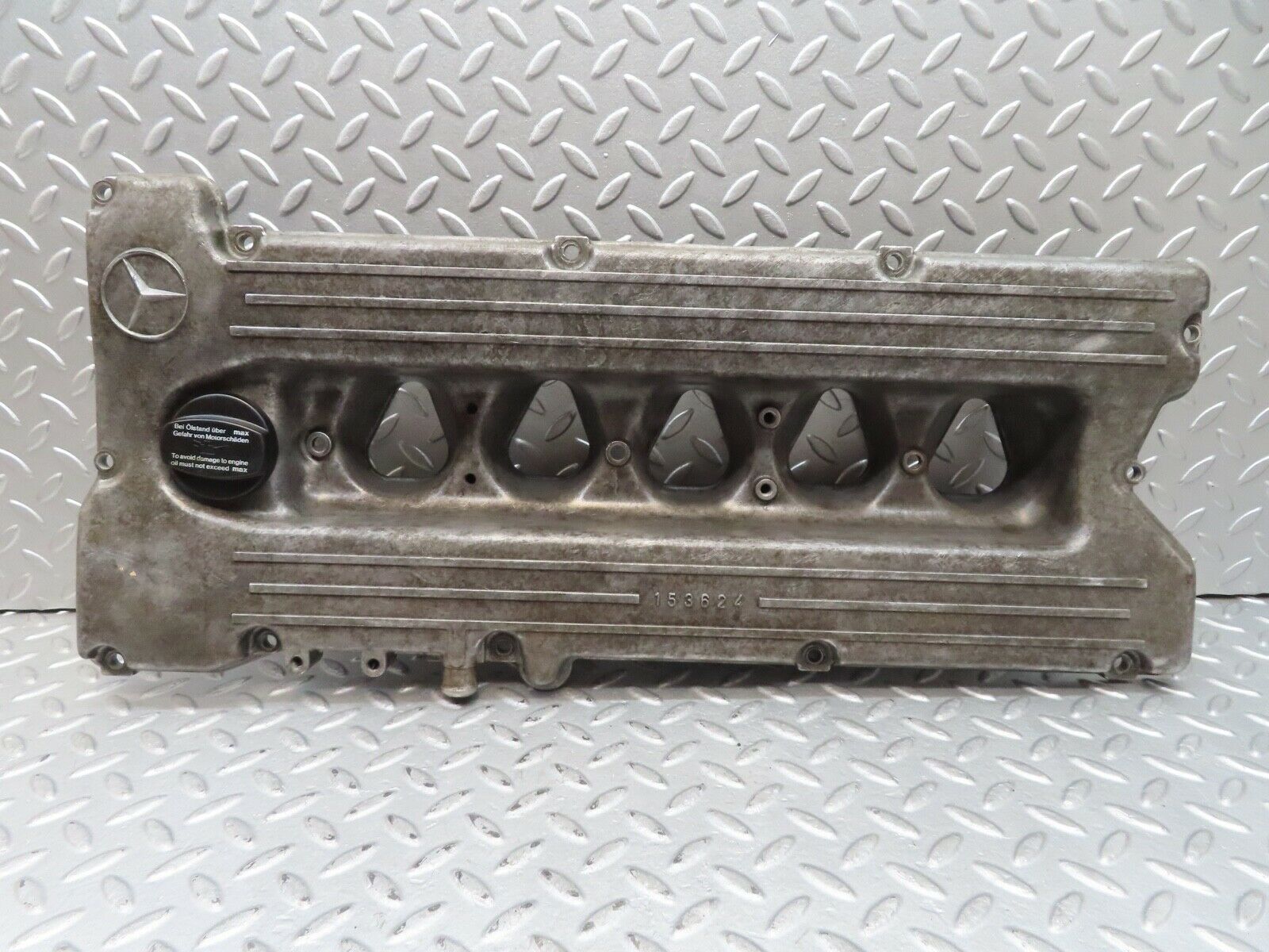 16992 Mercedes-Benz C123 280CE Coupe Cylinder Head Valve Cover 1100160905