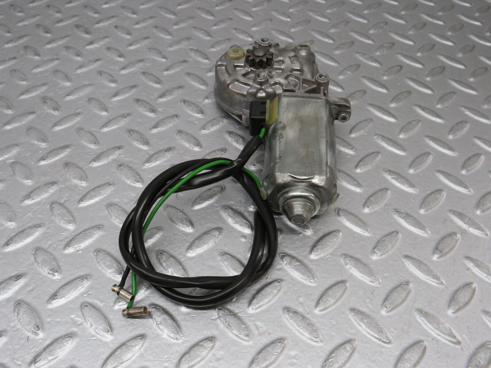 36155 Mercedes-Benz W126 420SE Rear Left Window Regulator Motor 0130821037