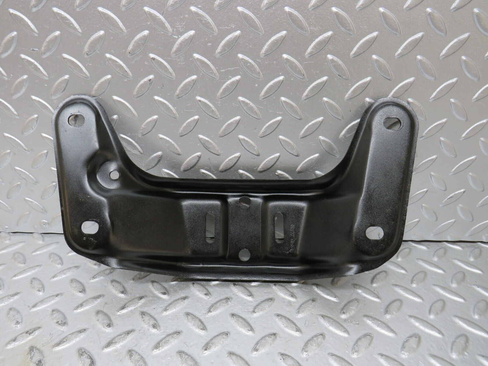 27437 Mercedes-Benz W123 280E Gearbox Mount Bracket