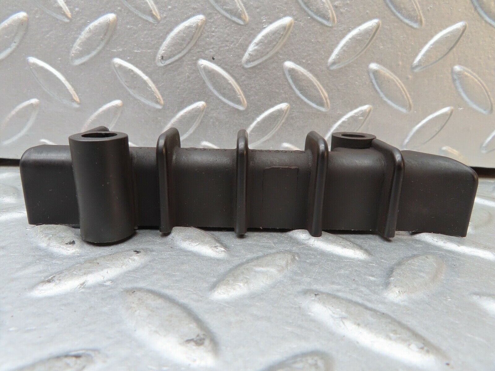 21316 Mercedes-Benz W123 230E Timing Chain Guide Rail 1020520416