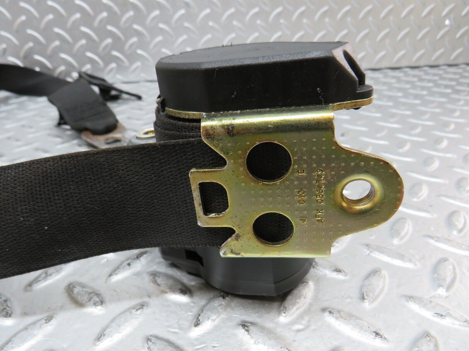 27819 Mercedes-Benz S124 300TE Wagon Seat Belt Front Left