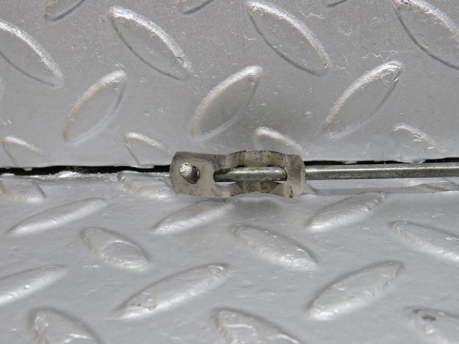 40457 Mercedes-Benz W110 230 Front Door Lock Control Bar