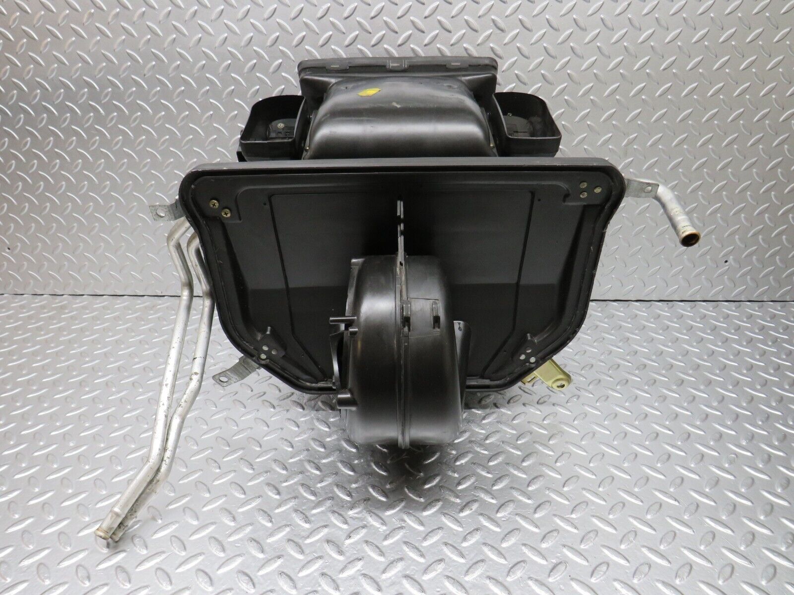 34235 Mercedes-Benz W124 260E Heater Box Blower Housing Behr 91.573.12.027