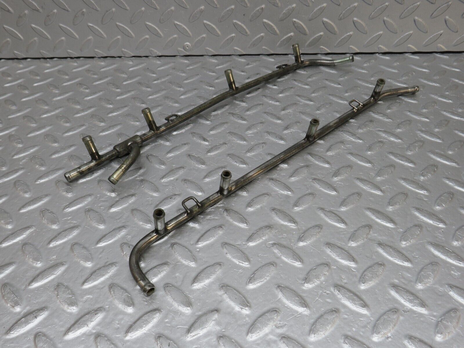 37547 Mercedes-Benz W109 300SEL Fuel Injection Pipe