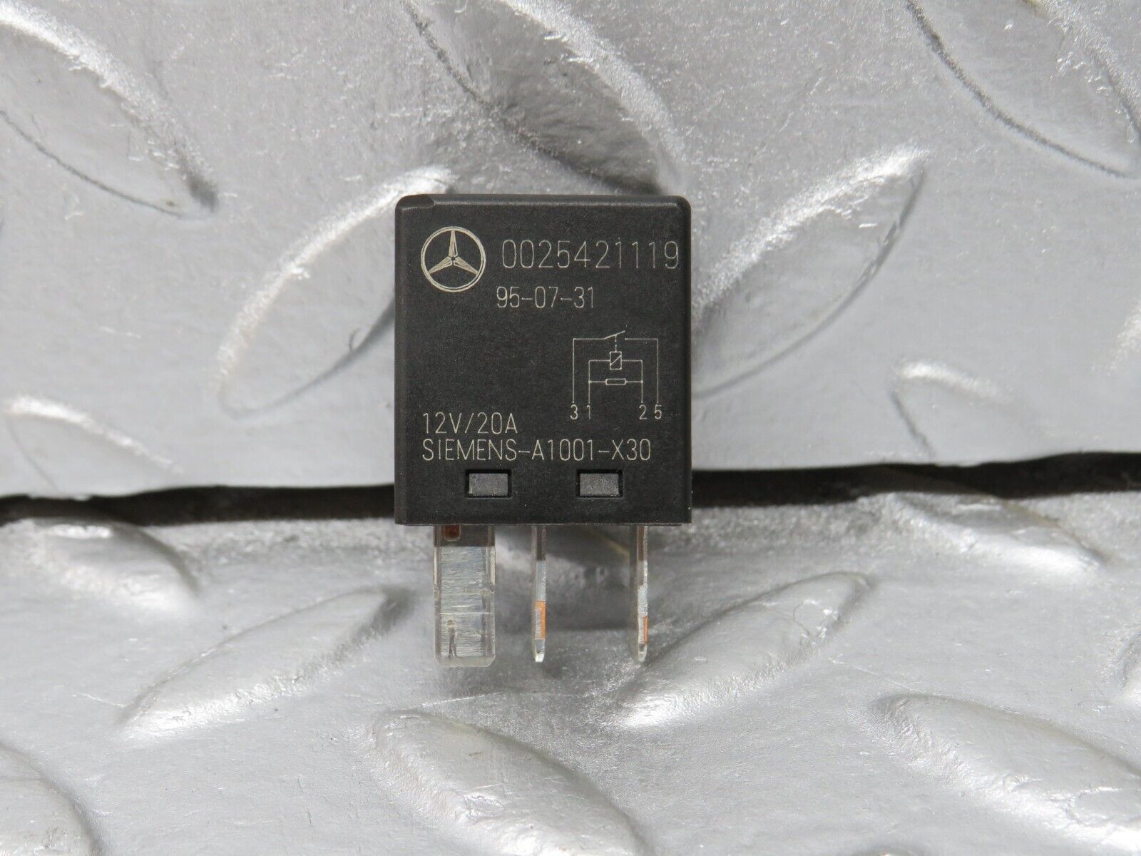 39701 Mercedes-Benz R129 320SL Coupe Indicator Relay 0025421119