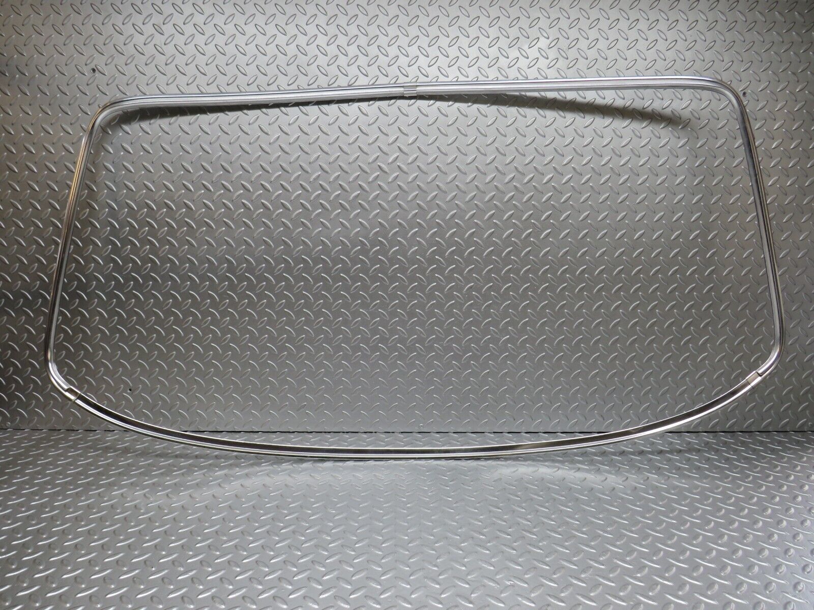 0646 Mercedes-Benz W123 230E Rear Windscreen Chrome Frame