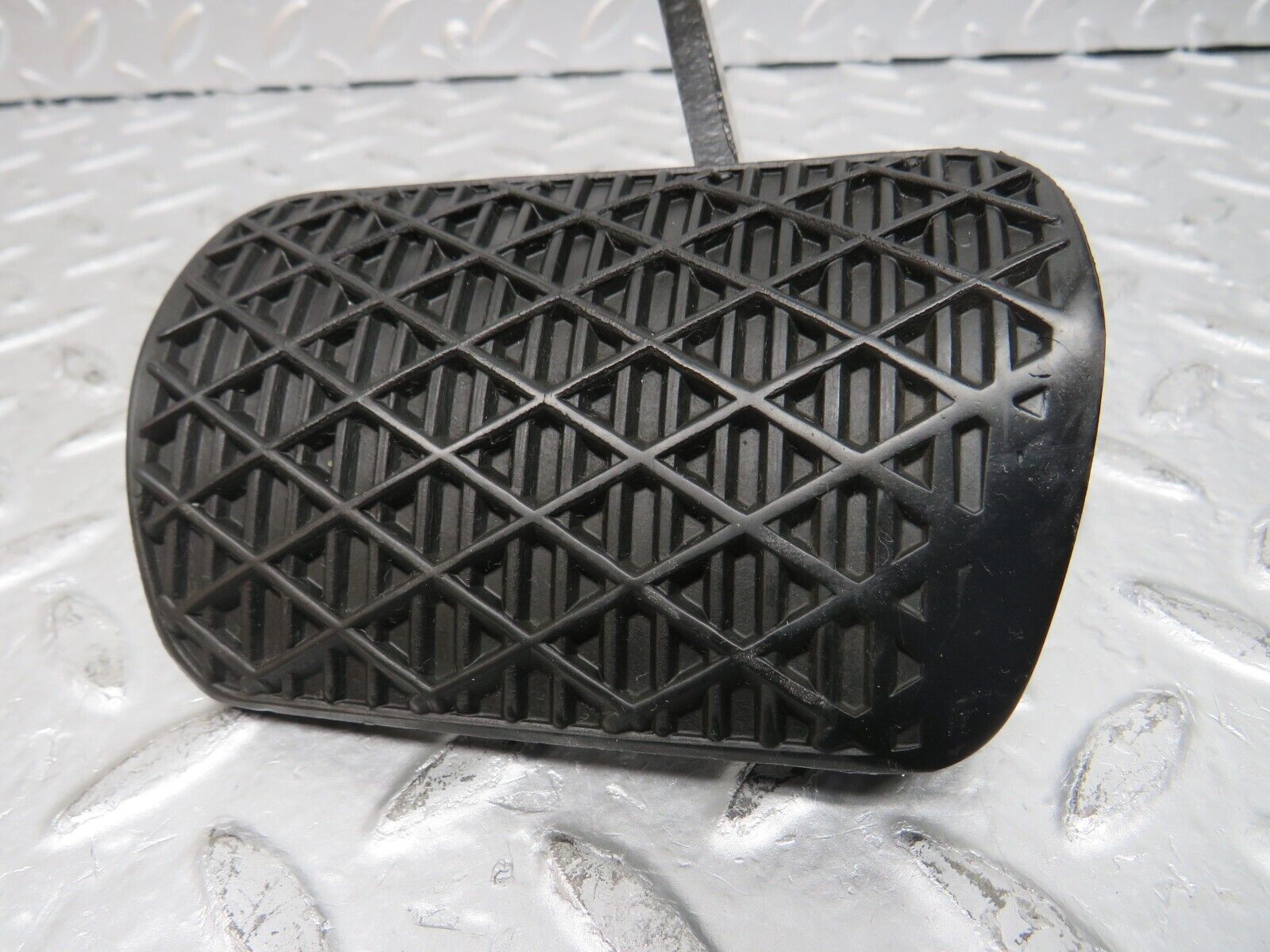 29808 Mercedes-Benz W123 230E Brake Pedal With Rubber 1232910082