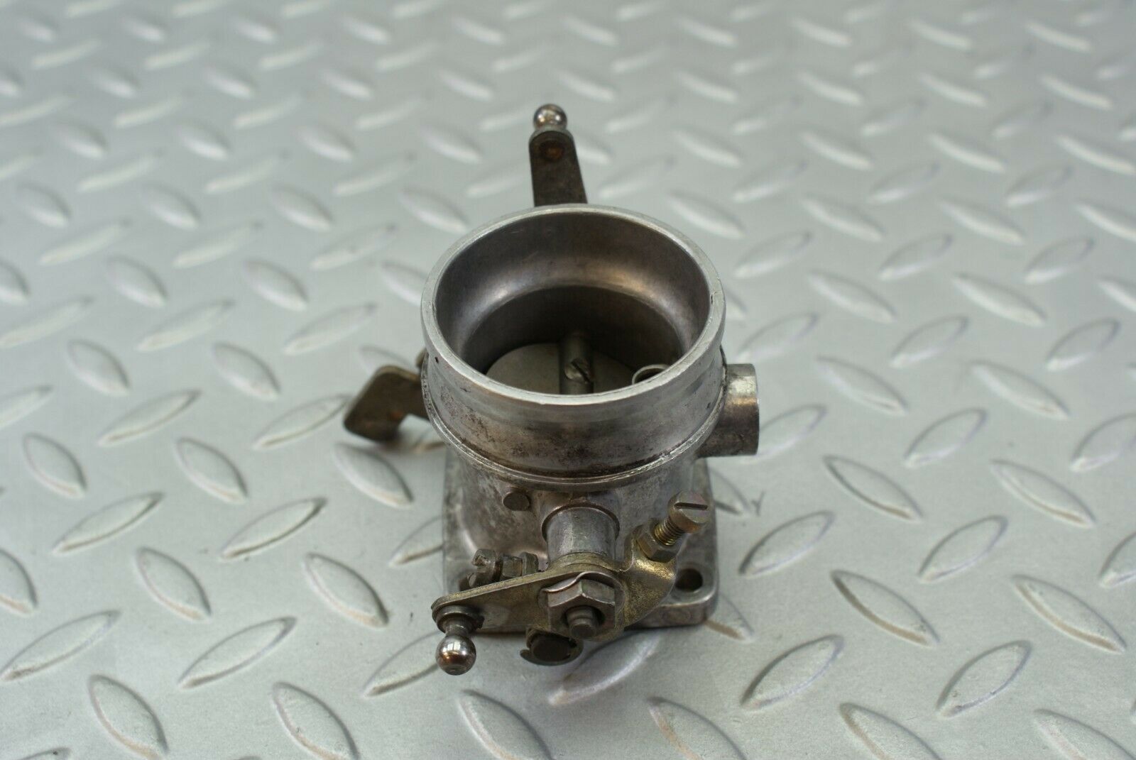 3082 Mercedes-Benz W115 220D Throttle Body Valve 6150710206