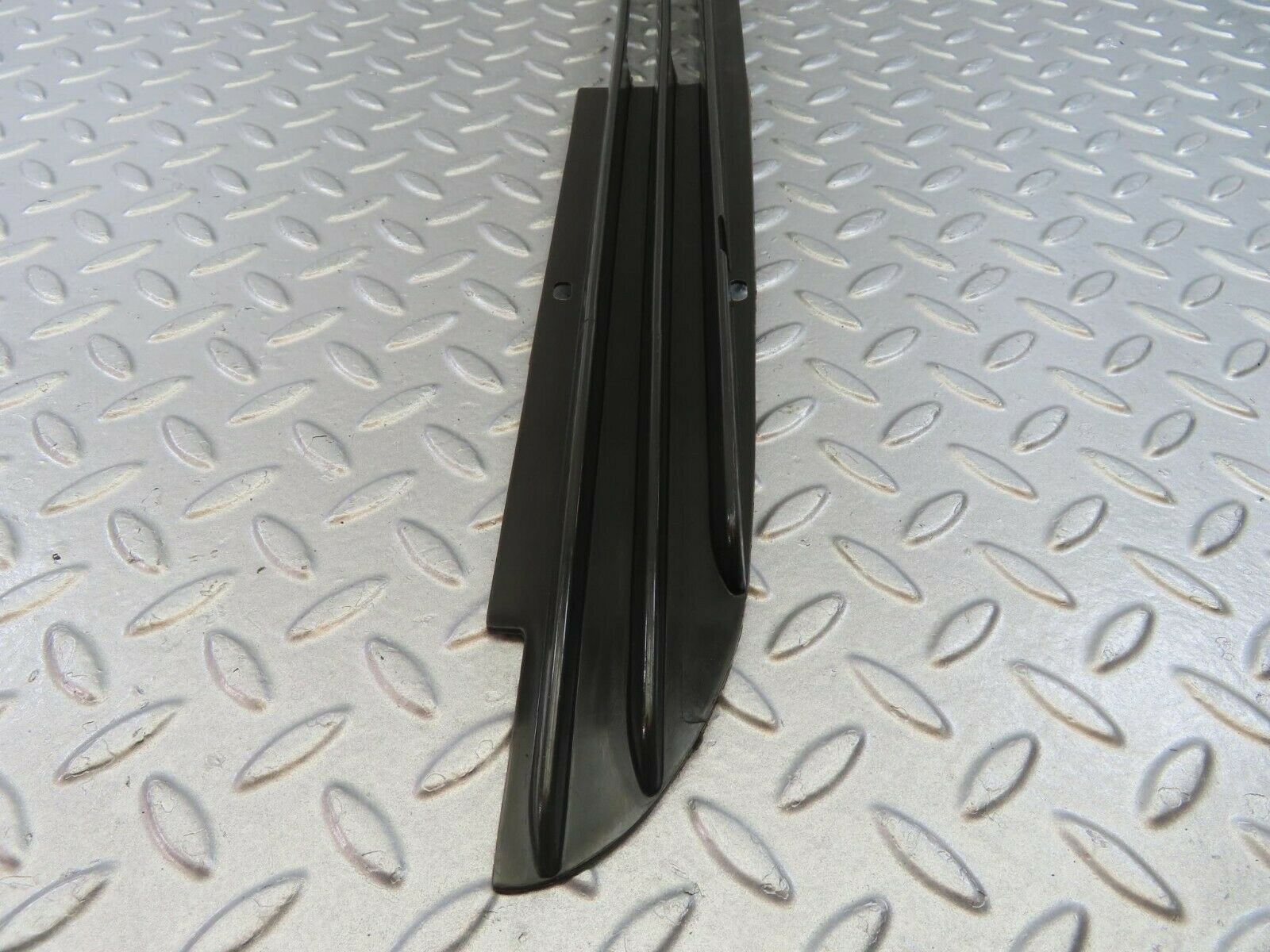 8865 Mercedes-Benz W115 Front Lower Grill Right