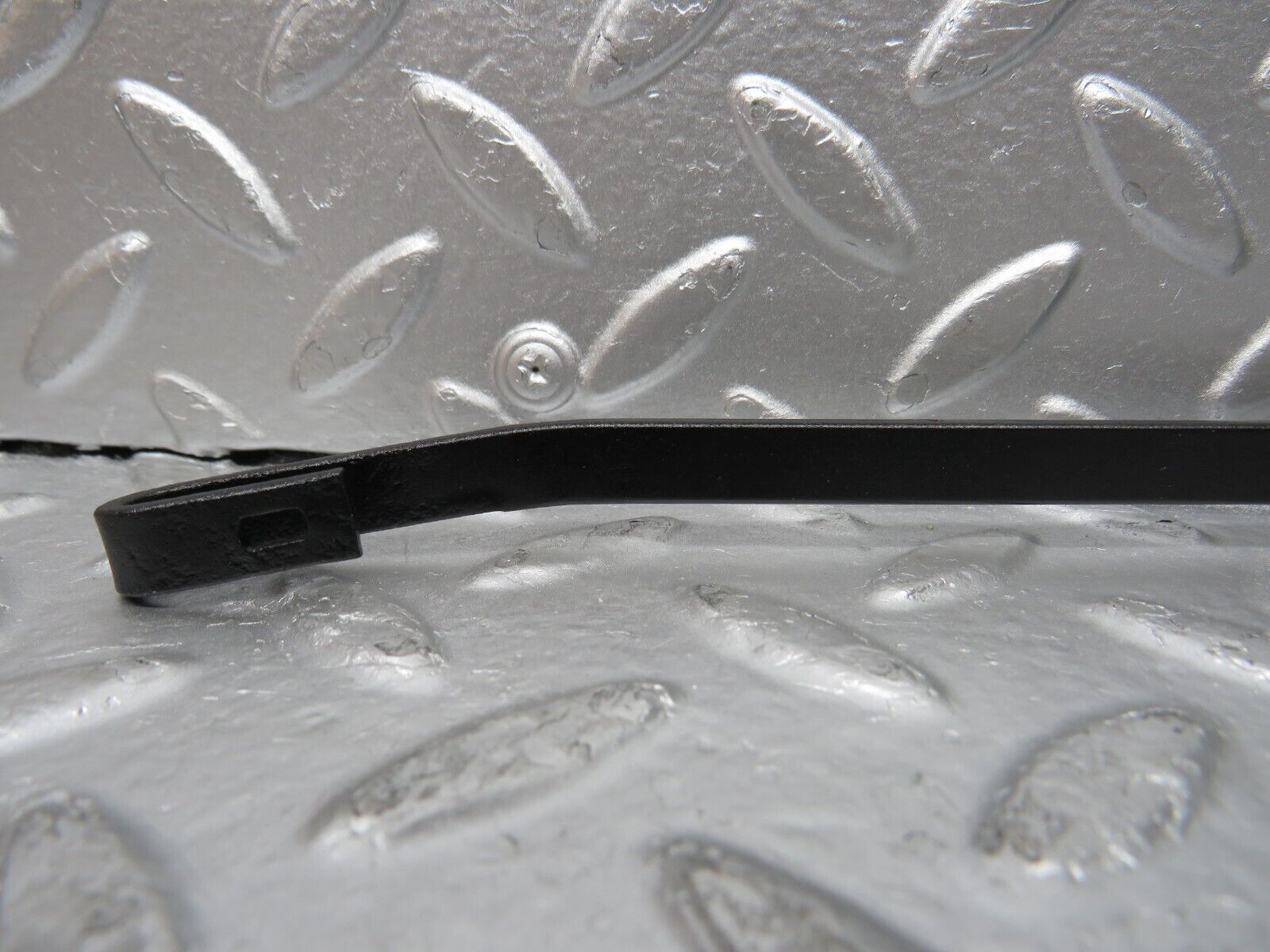 31161 Mercedes-Benz W123 200D Wiper Arm Bosch Left Side