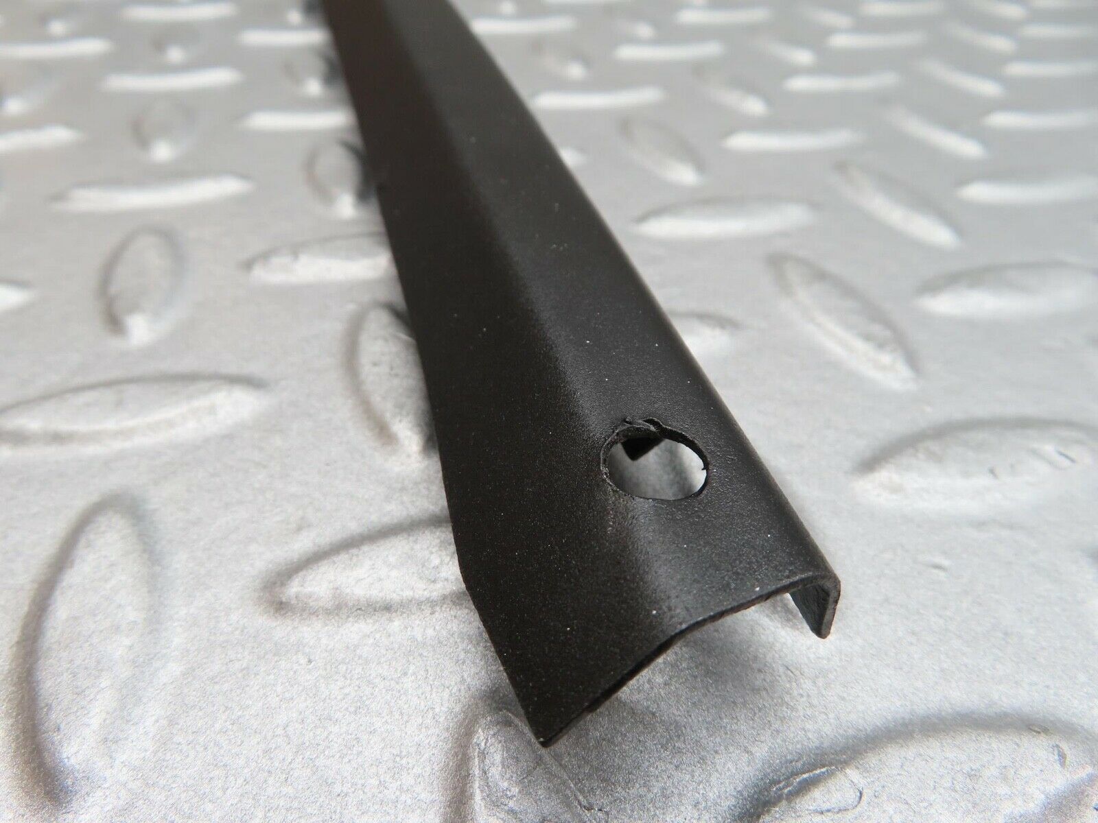 14164 Mercedes-Benz C107 280SLC Front Fender Wing Cross Bar