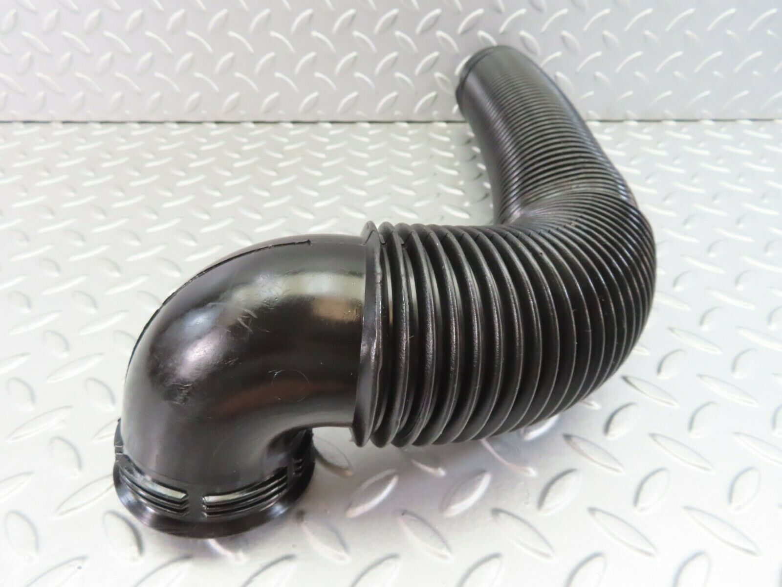 7339 Mercedes-Benz W116 450SE Dashboard Air Vent Ducting
