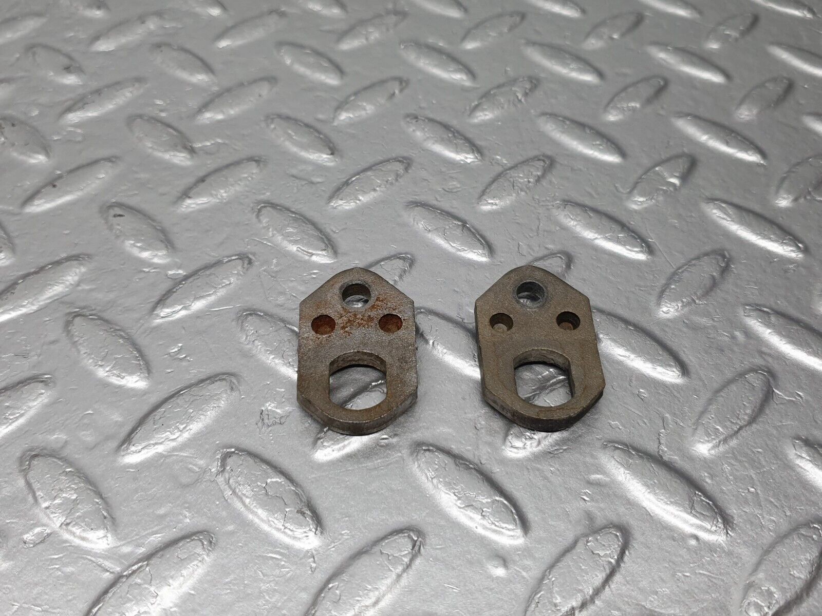 41363 Mercedes-Benz W116 350SE Fuel Injector Bracket Holder 2X