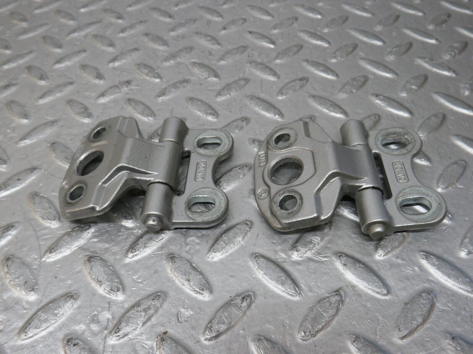 34914 Mercedes-Benz W210 320E Door Hinge Right Side