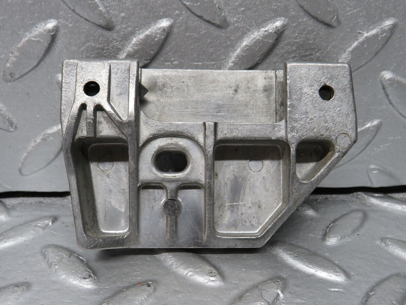 39728 Mercedes-Benz R129 320SL Coupe Door Window Guide Bracket 1247250132 1247250232