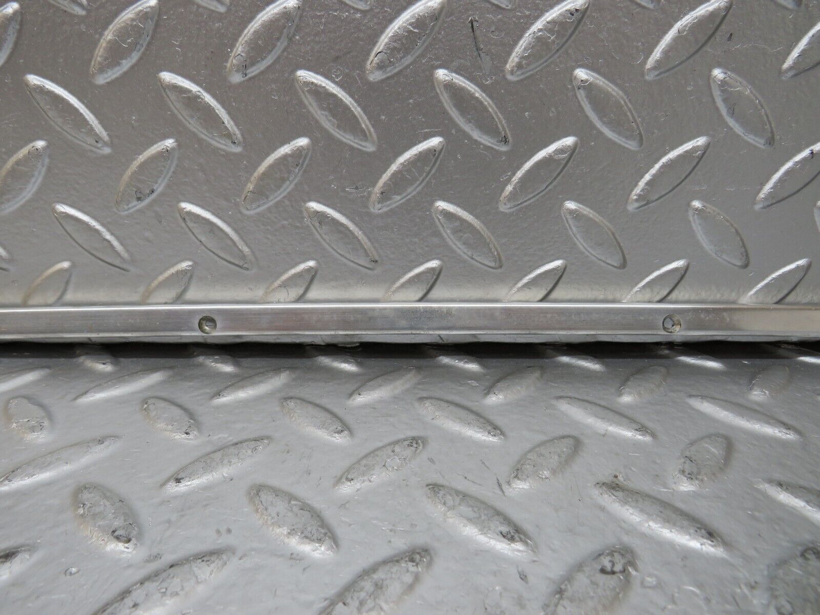 25804 Mercedes-Benz W124 280E Sunroof Chrome Trim