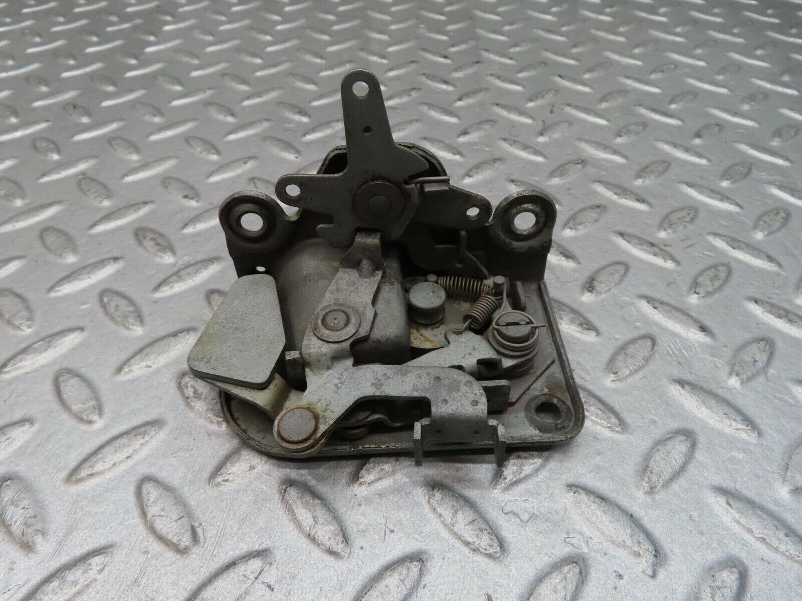 12349 Mercedes-Benz W108 280SE 3.5 Front Right Door Lock Mechanism