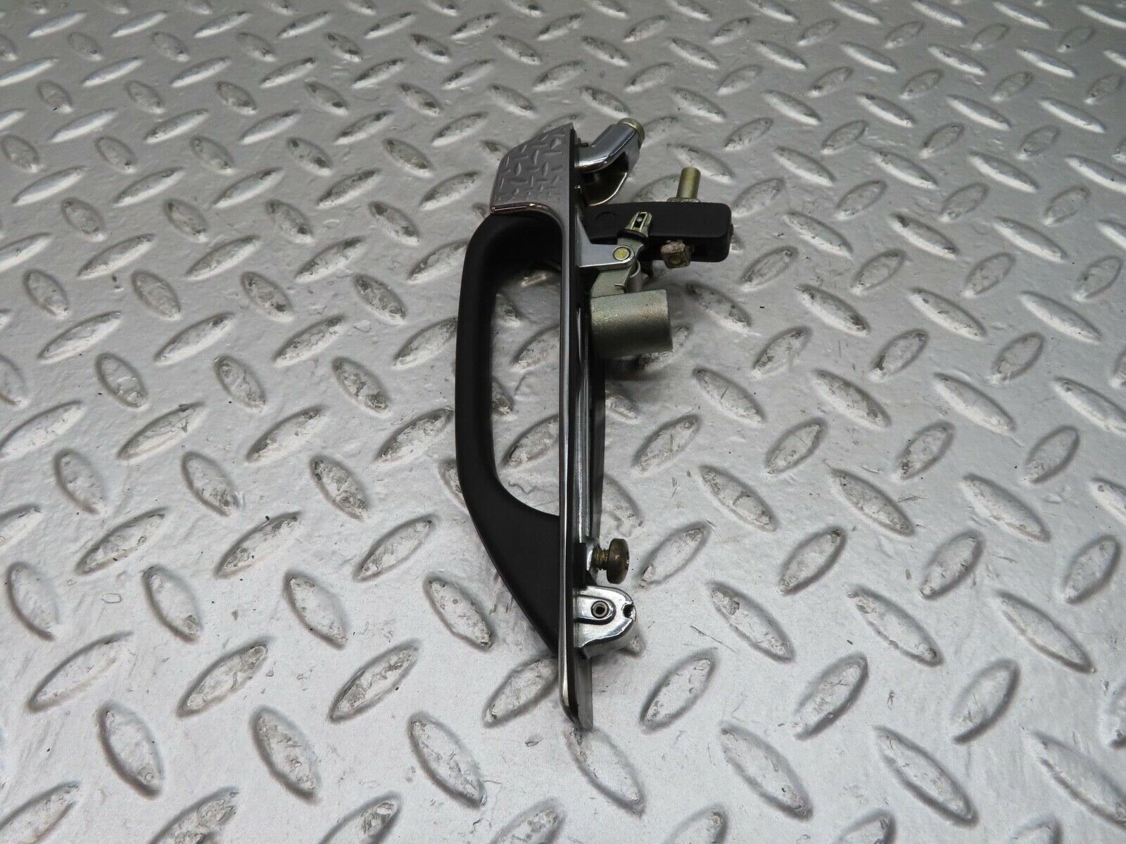 7022 Mercedes-Benz W123 230E Rear Exterior Door Handle 1237600359