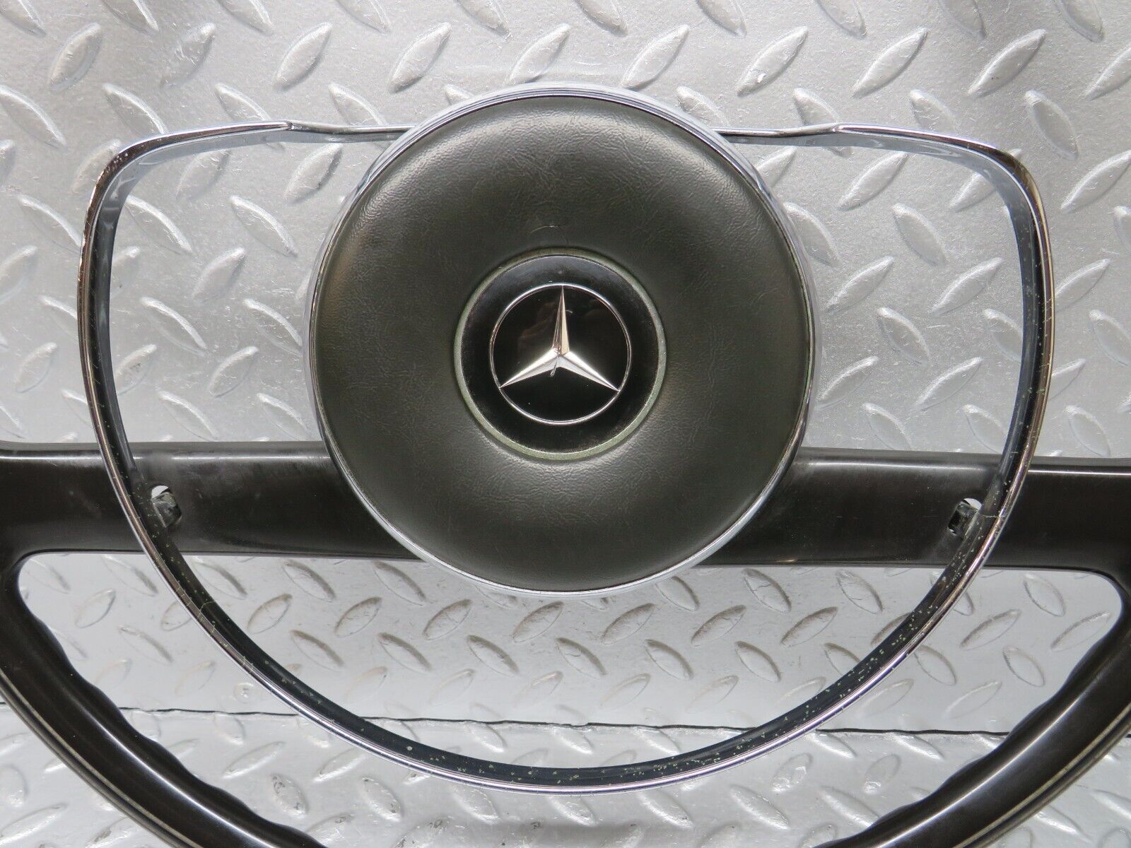 40292 Mercedes-Benz W110 230 Steering Wheel