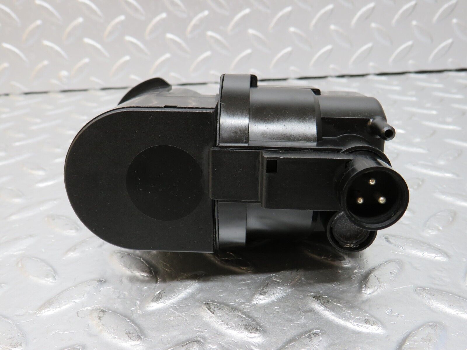 34344 Mercedes-Benz C126 380SEC Coupe Central Locking Pump Hella 1268000348