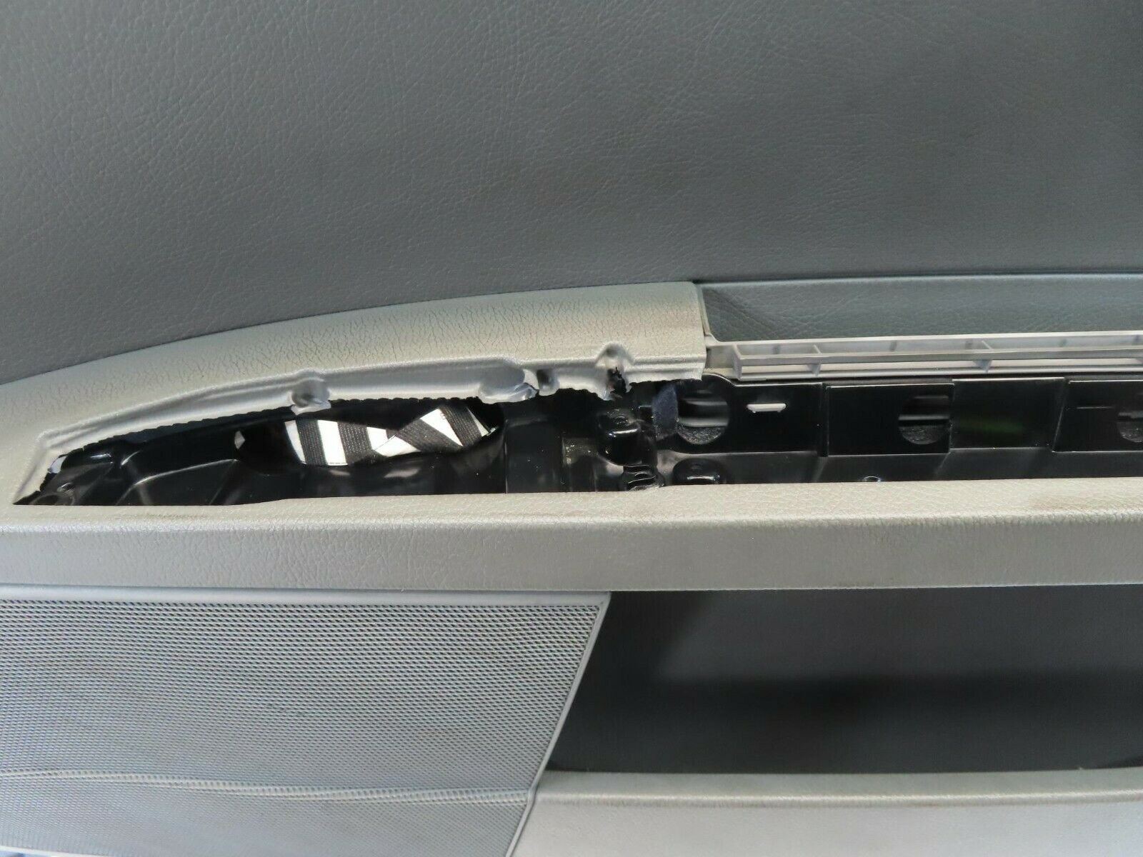 11163 Mercedes-Benz W221 S320 Front Right Door Card