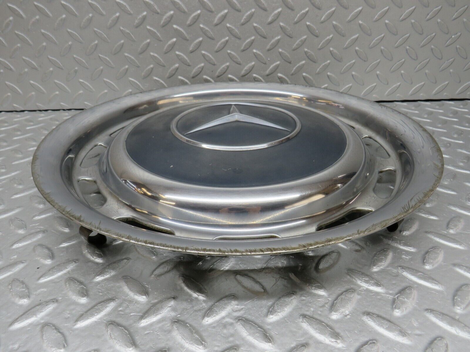 37467 Mercedes-Benz W109 300SEL Wheel Hub Cap 14"