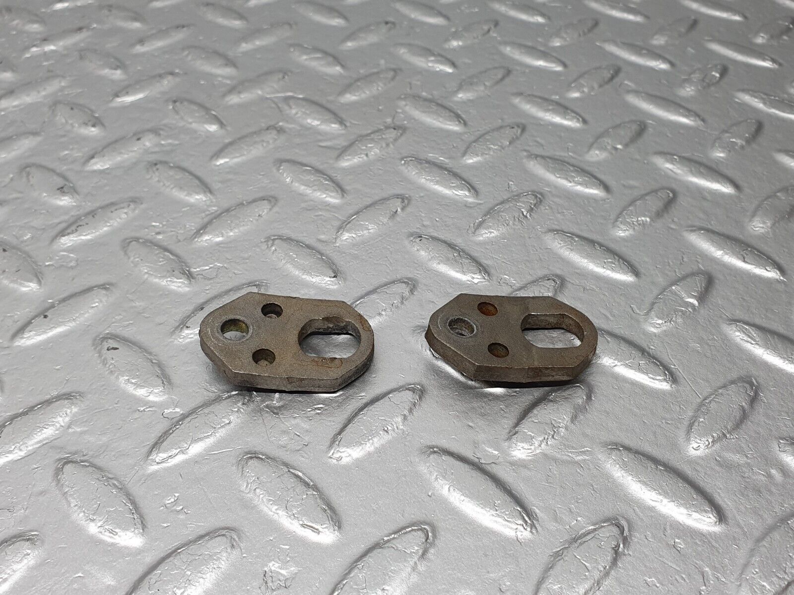 41360 Mercedes-Benz W116 350SE Fuel Injector Bracket Holder 2X