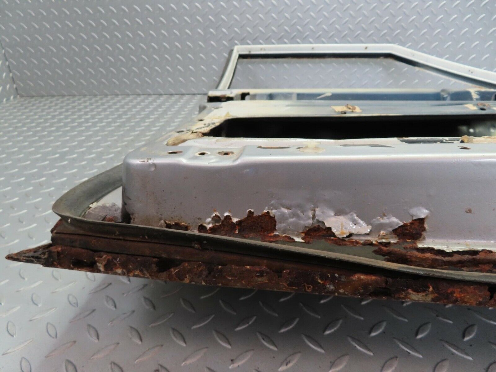 12554 Mercedes-Benz W108 280SE 3.5 Front Left Door