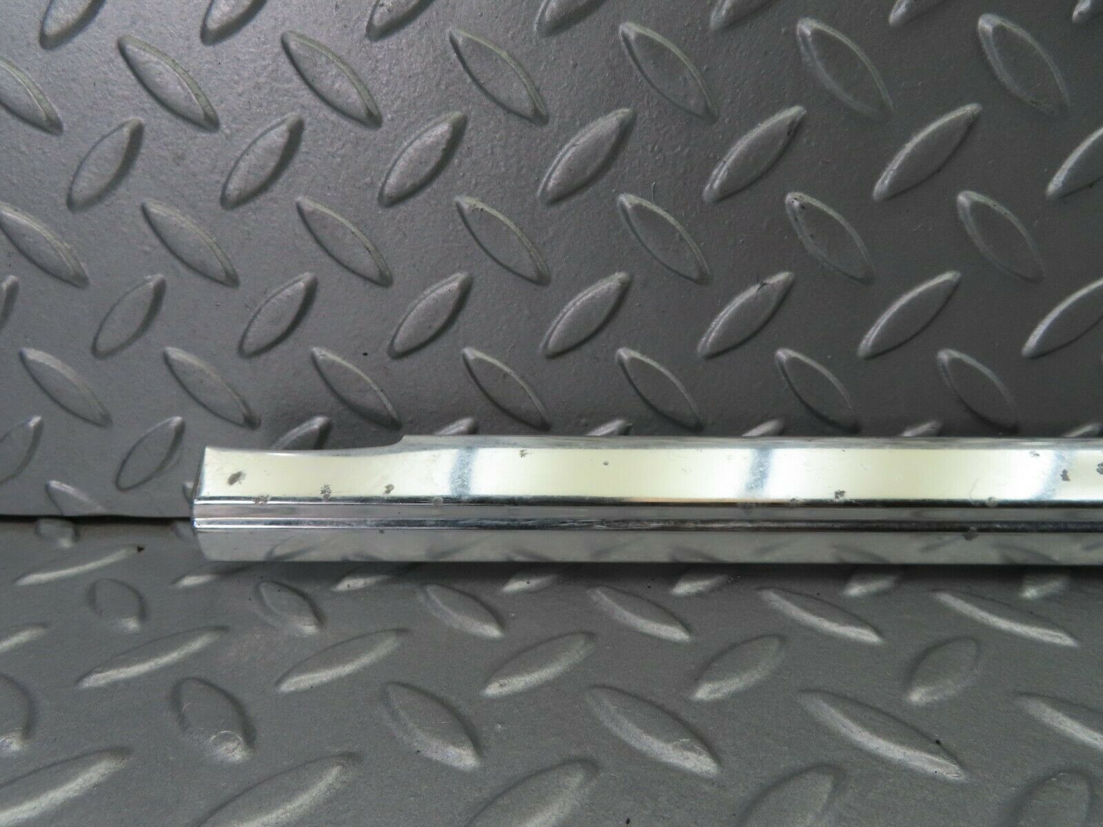 7922 Mercedes-Benz W115 220D Rear Left Door Chrome Moulding Trim