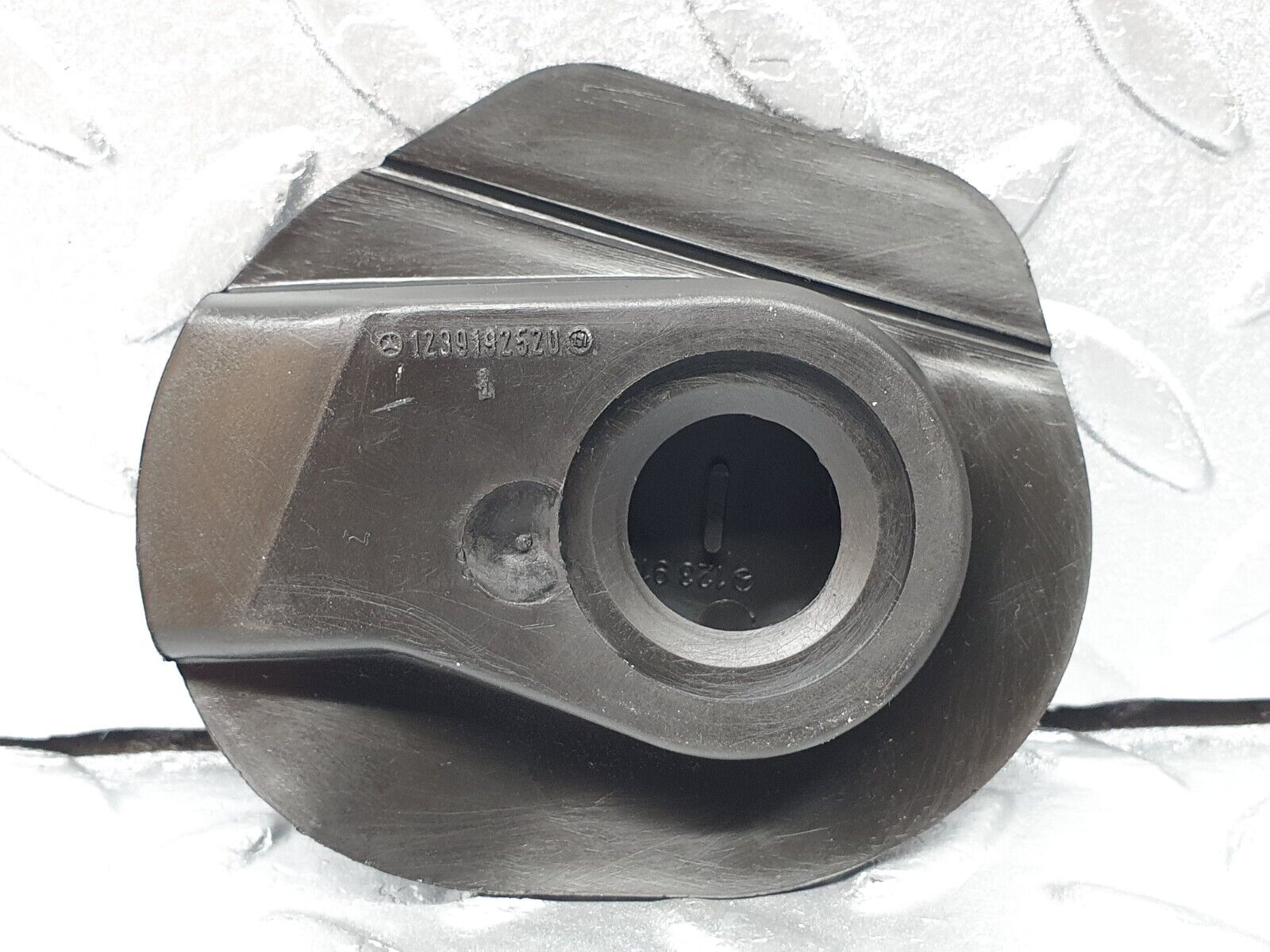 40769 Mercedes-Benz W123 300D Seat Belt Runner Plastic Cover 1239192520 1239192620