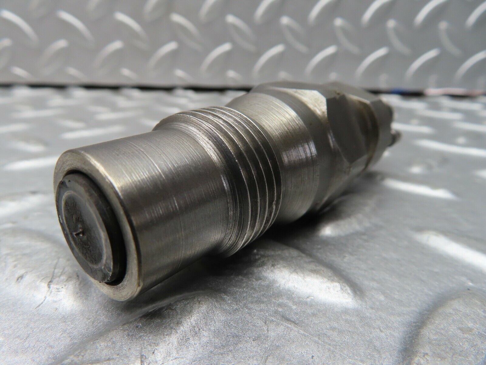 19255 Mercedes-Benz W123 300D Fuel Injector Bosch KCA30SD27/4