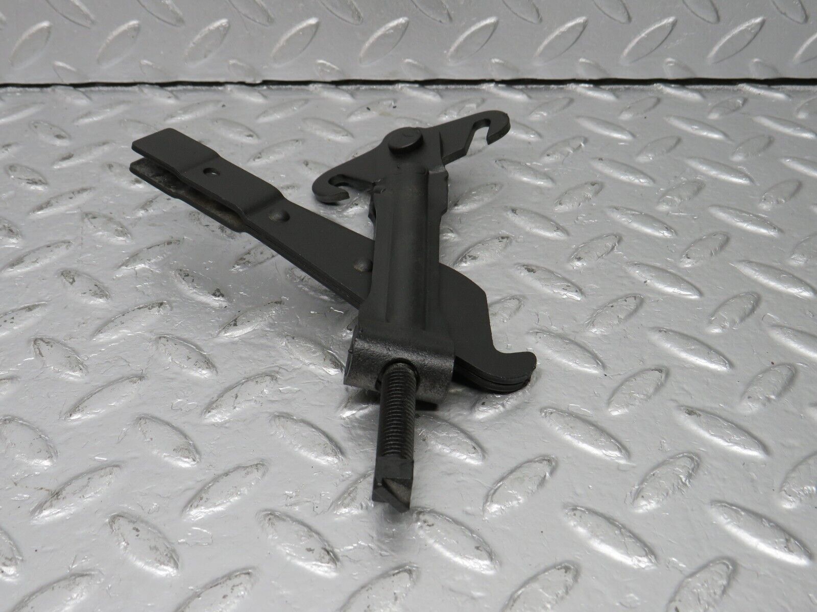 40544 Mercedes-Benz W123 300D Handbrake Adjusting Handbrake Regulator