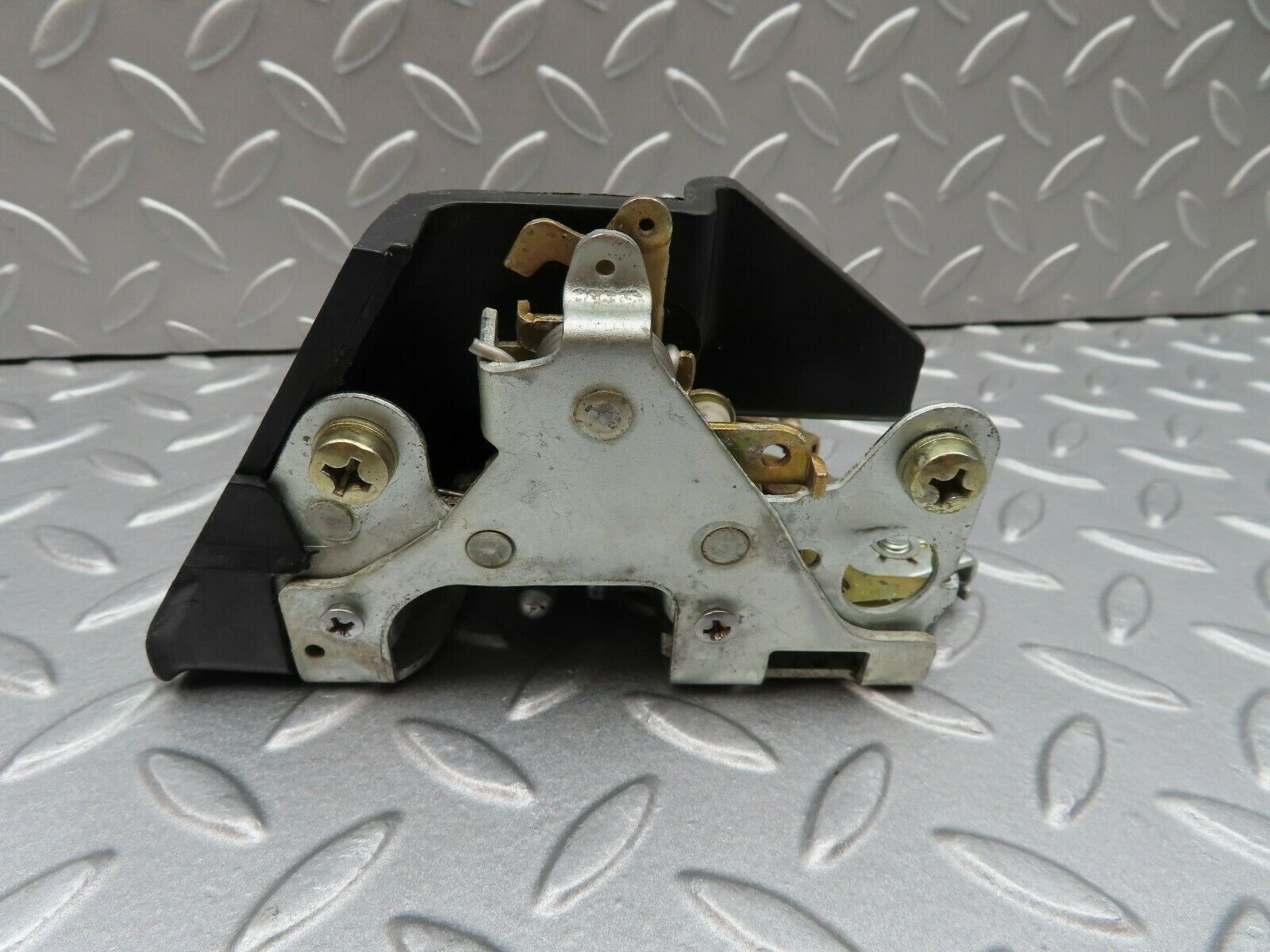 3703 Mercedes-Benz S123 200T Wagon Rear Left Door Lock Mechanism 1237330108