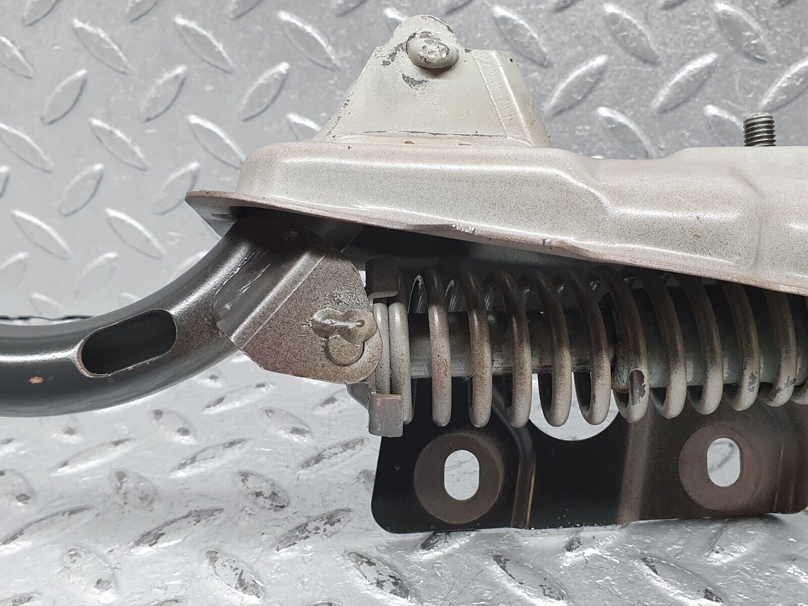 41191 Mercedes-Benz W126 300SE Trunk Hinge Left Side