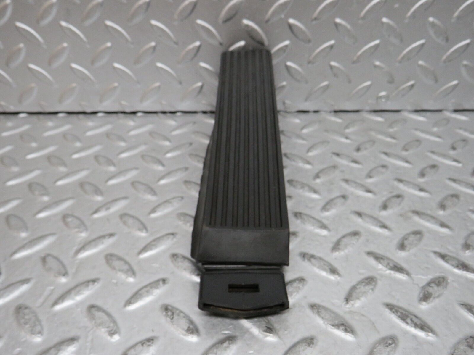 29086 Mercedes-Benz C124 320CE Coupe Accelerator Pedal With Rubber 1233010082