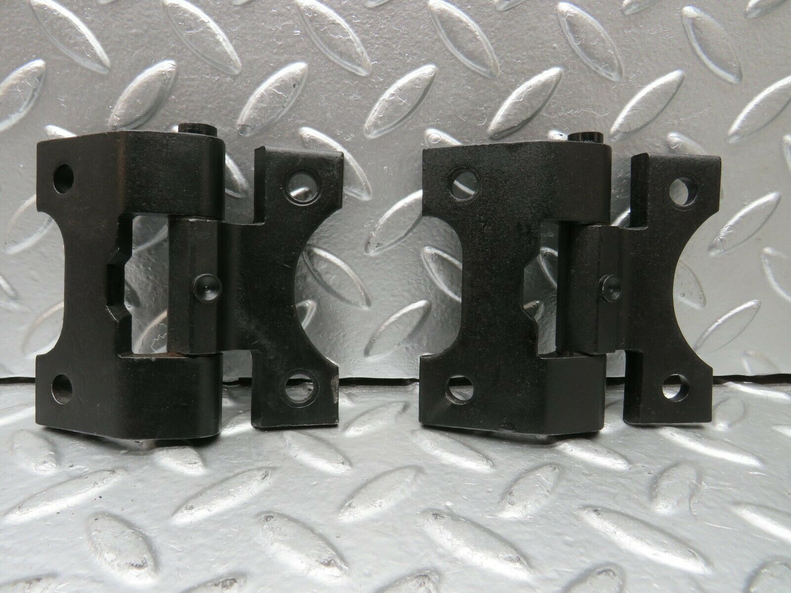 22863 Mercedes-Benz C107 450SLC Coupe Door Hinge Right Pair