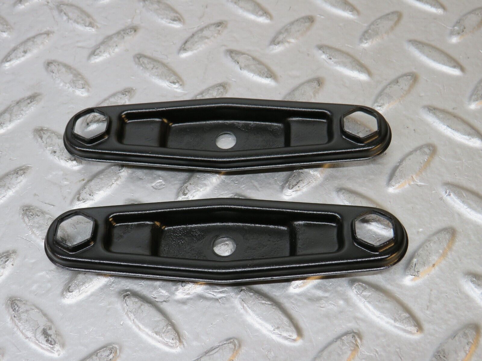 29917 Mercedes-Benz W123 230E Fuel Injector Bracket Pair