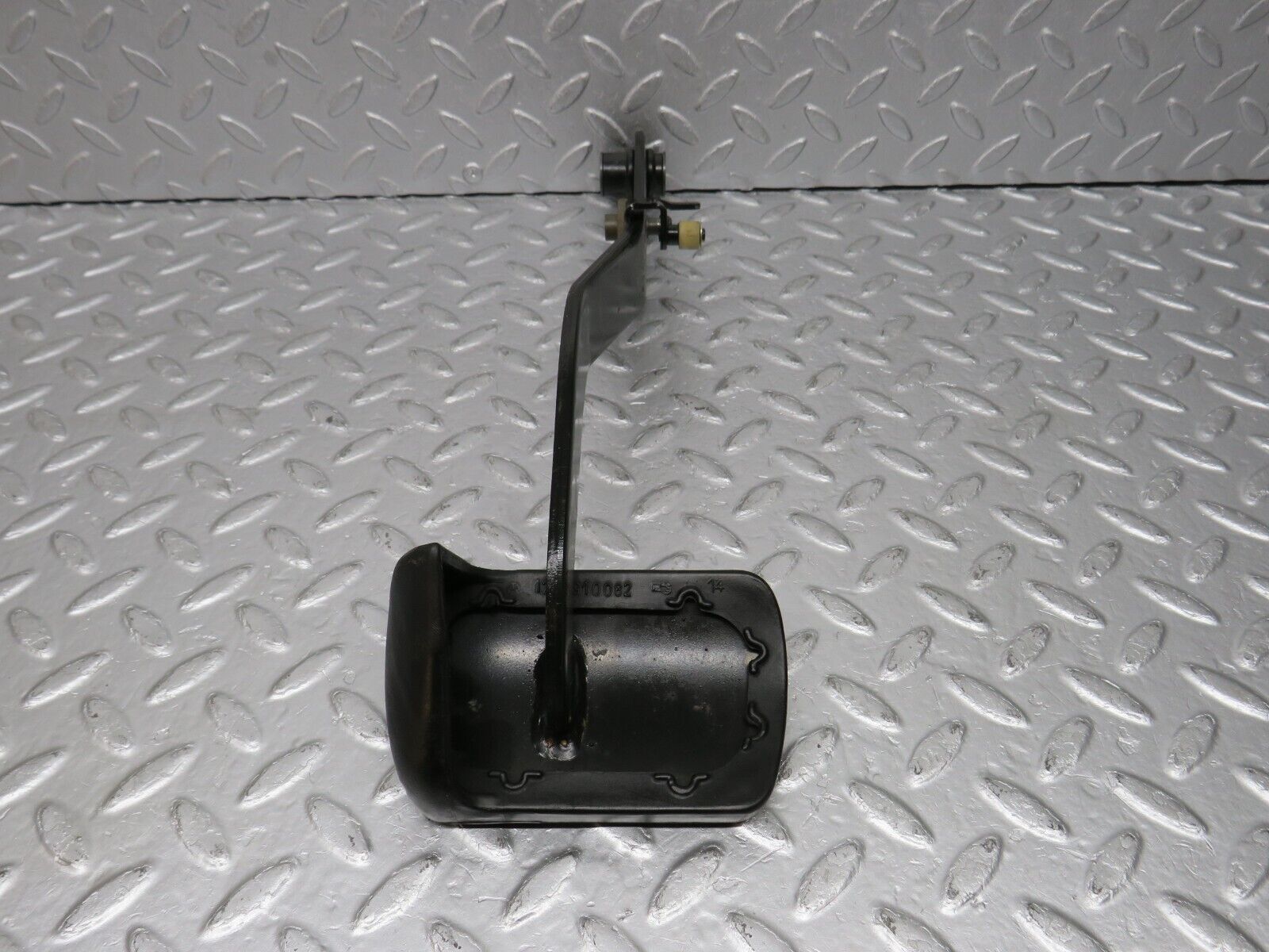 39449 Mercedes-Benz R129 320SL Coupe Brake Pedal With Rubber 1232910082