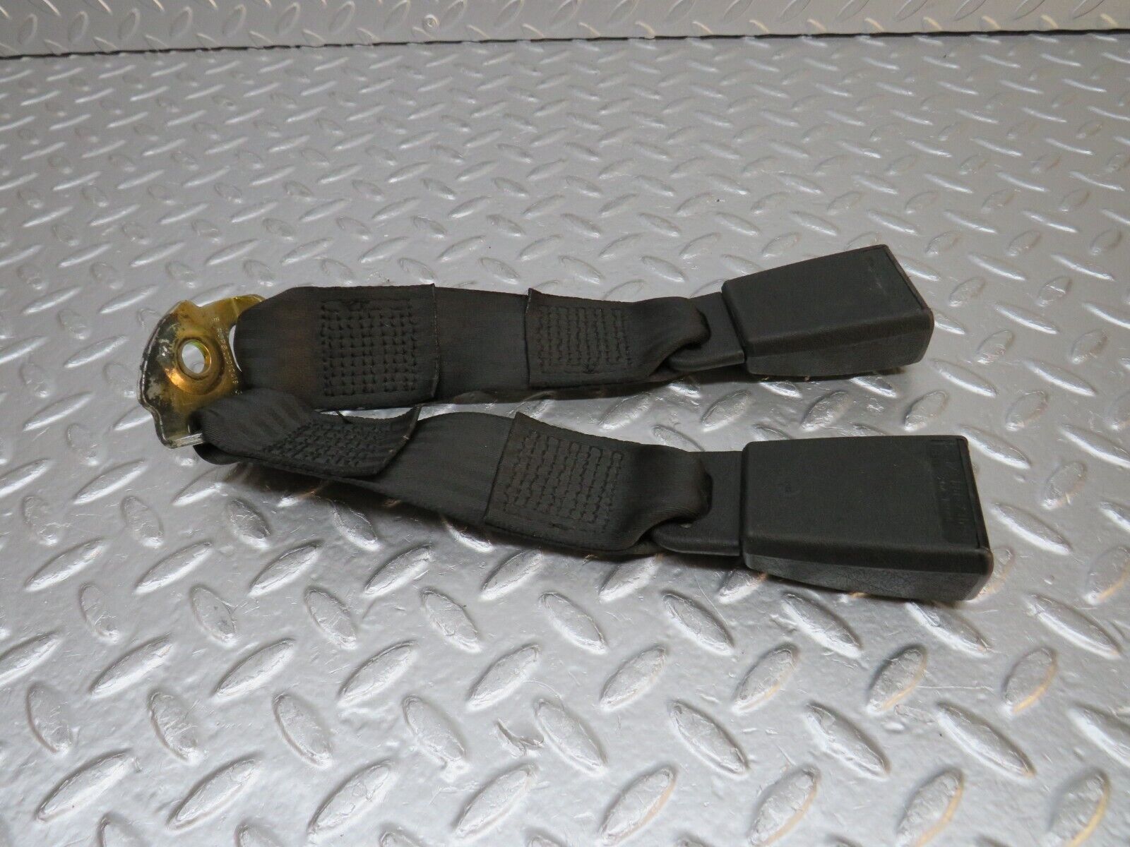 0601 Mercedes-Benz W123 230E Seat Belt Buckle Rear 1238607369