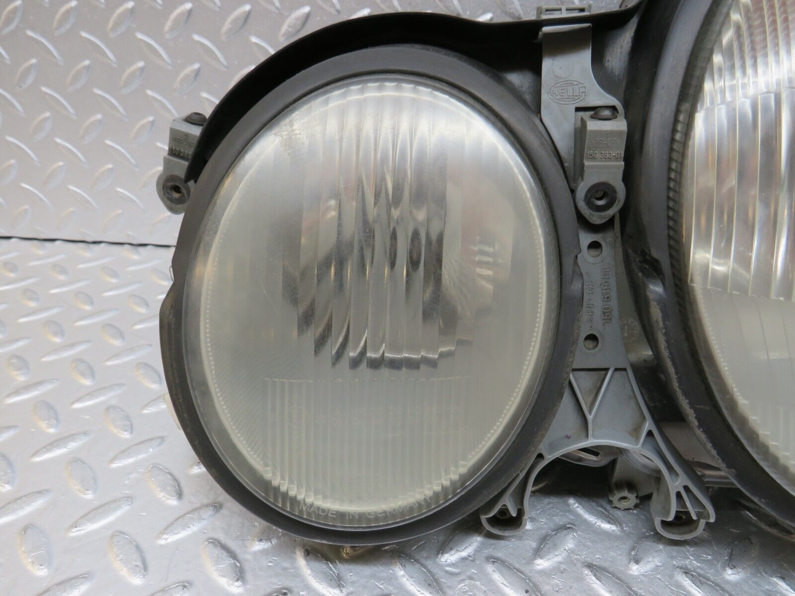 34849 Mercedes-Benz W210 320E Headlight Hella Left Side 15060700 2088000175